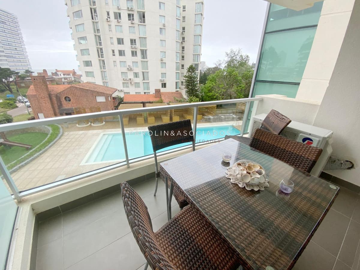 Apartamento en venta de 2 dormitorios en Wind Tower, Punta del Este.
