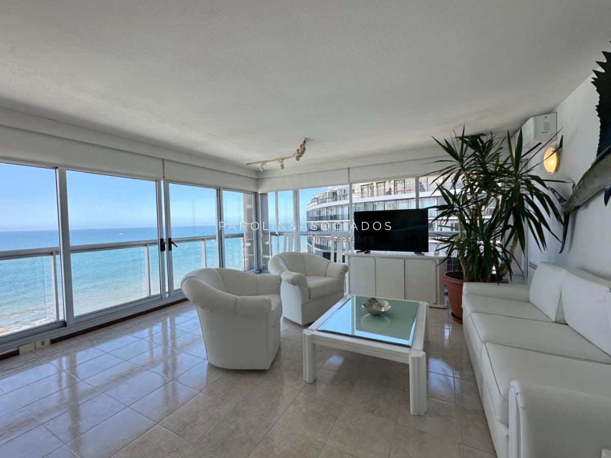 Departamento en venta de 3 Dormitorios en Torre Plaza, Punta del Este