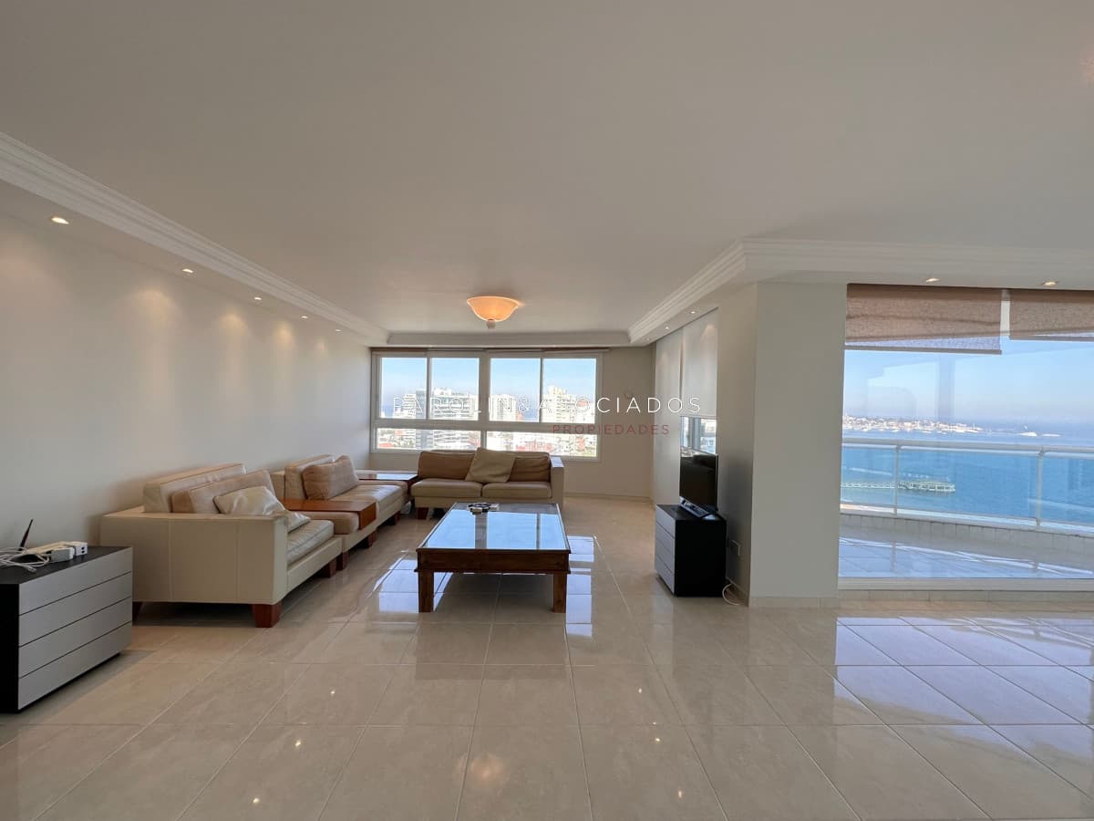 Apartamento de 3 dormitorios en suite, en Torre Millenium con vista a la mansa. Punta del Este