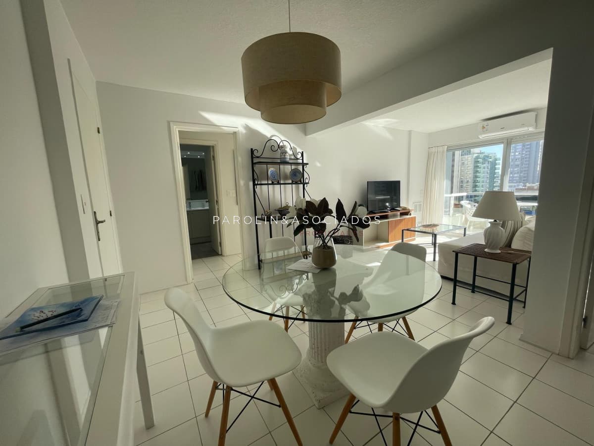 Departamento en Venta de 1 dormitorio y medio Torre Marina II, Punta del Este