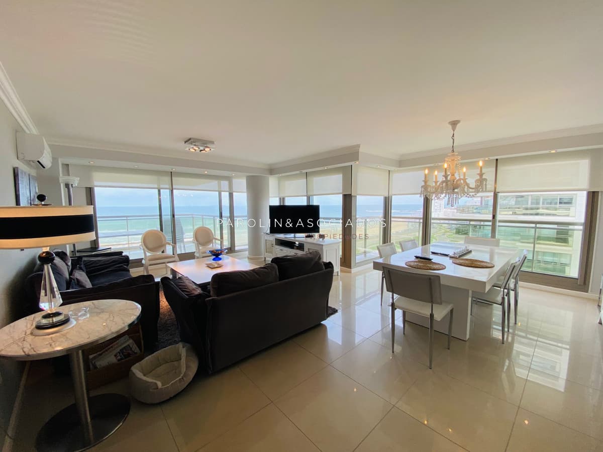 Apartamento en venta de 4 dormitorios en Torre Imperiale, Punta del Este.