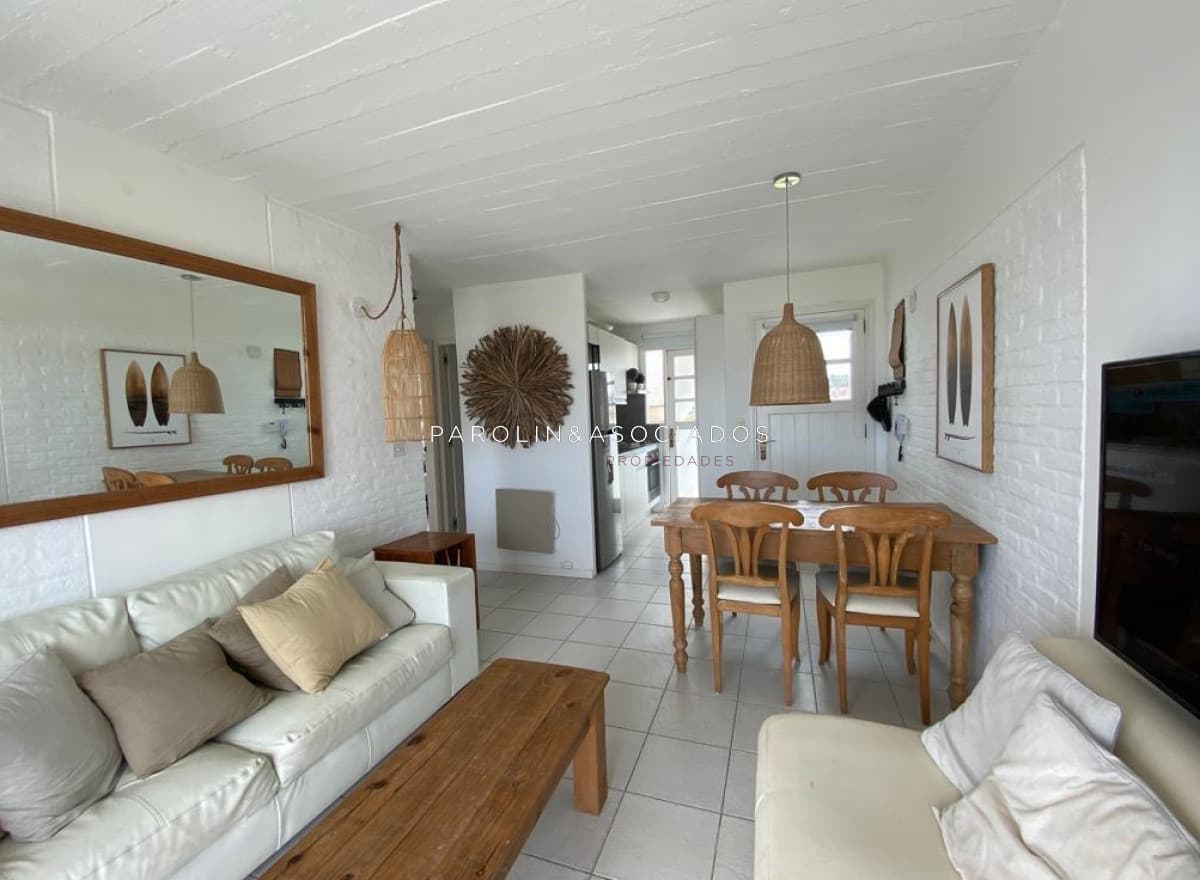 Apartamento en venta de 2 dormitorios en edificio Punta Montoya.