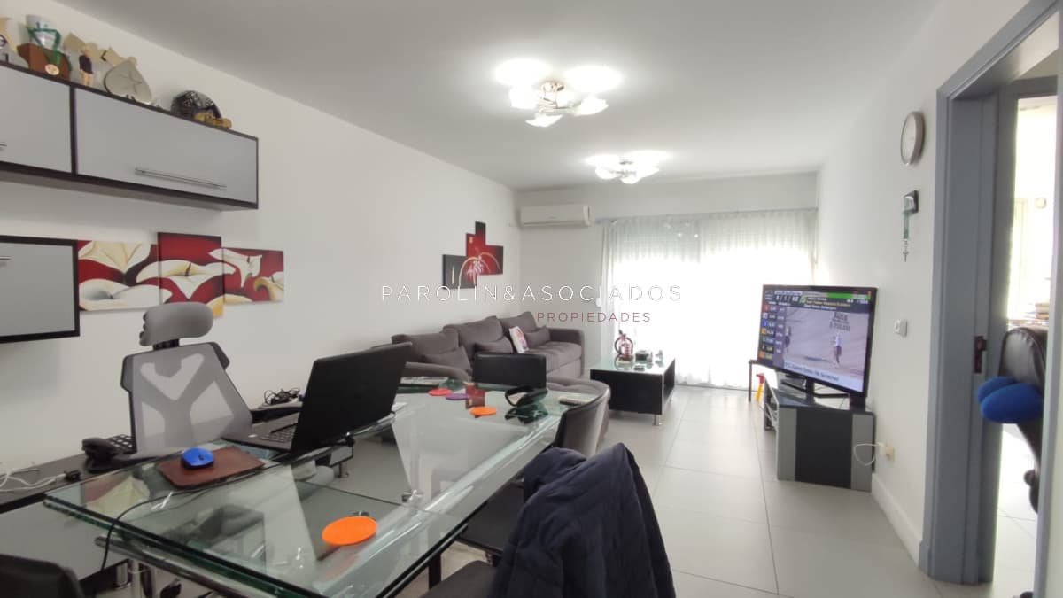 Apartamento en venta de 2 dormitorios en Torre Francia Punta Del Este.