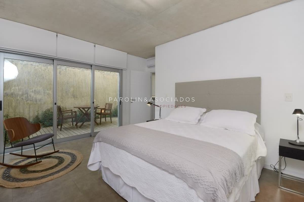 Apartamento en venta de 2 dormitorios en Punta del Este.