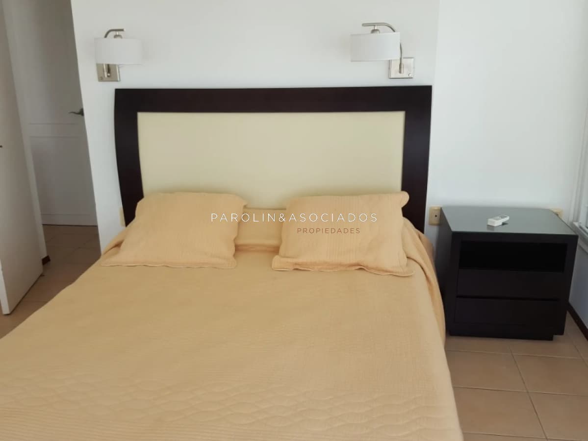 Apartamento en venta de 2 dormitorios en Bahia Palace, Punta del Este.