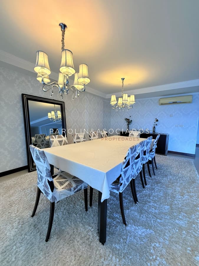 Apartamento en venta de 4 dormitorios en Torre Lobos, Punta del Este.