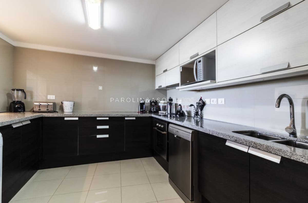 Departamento en venta de 3 Dormitorios en edificio Blue Bird, Punta del Este