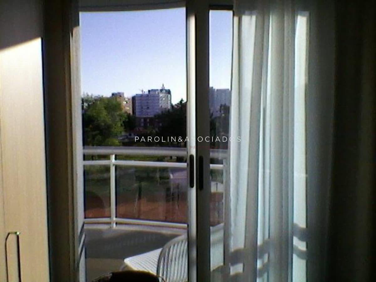 Apartamento en venta de 2 dormitorios en Ocean Drive, Punta del Este.
