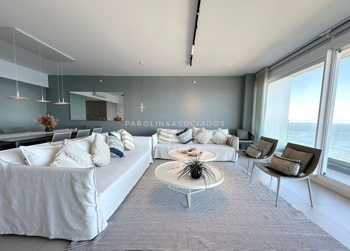 Apartamento en venta en edificio Le Parc lll, Punta del Este.