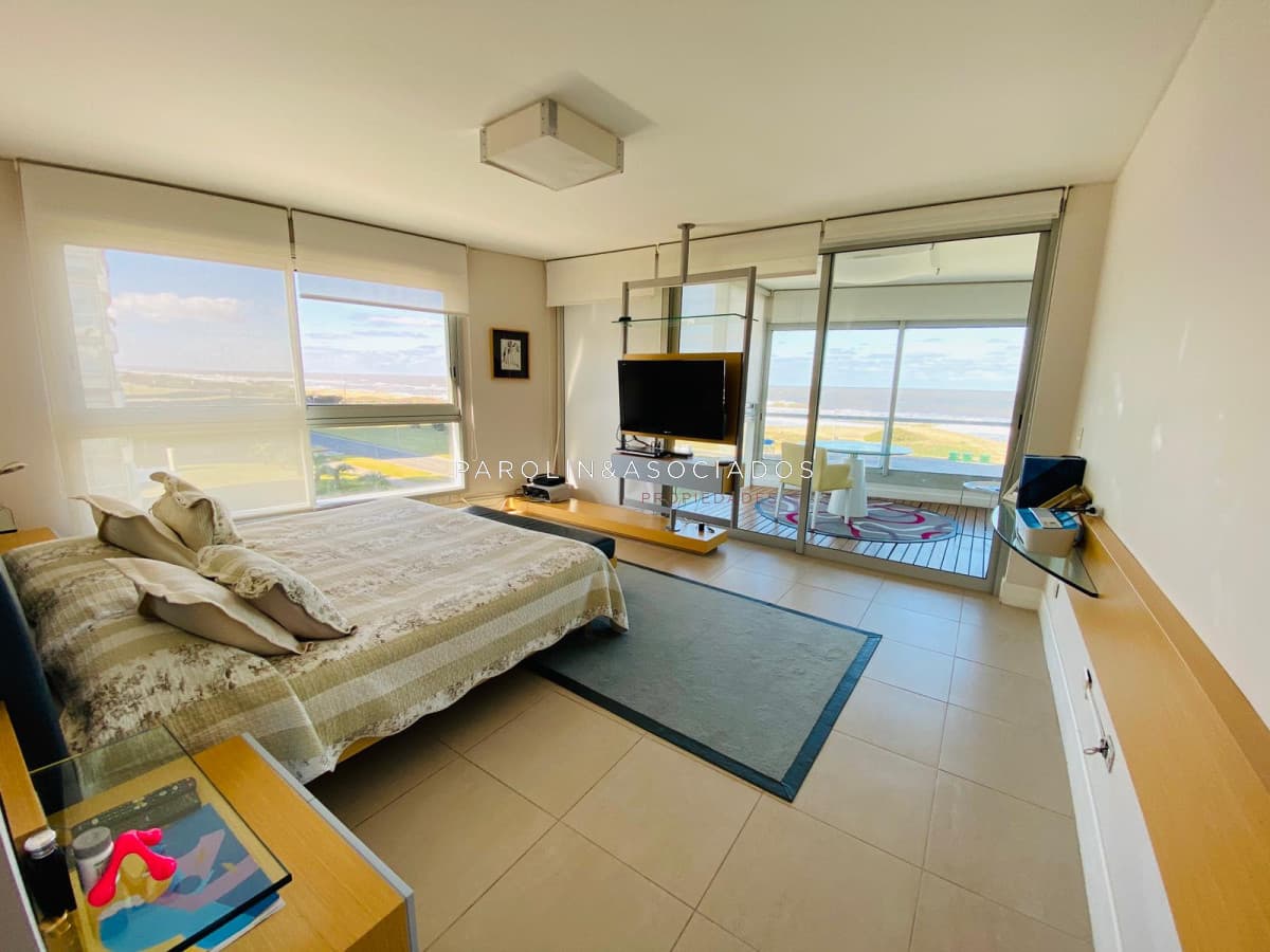 Apartamento en venta en torre Le Parc, Punta del Este.