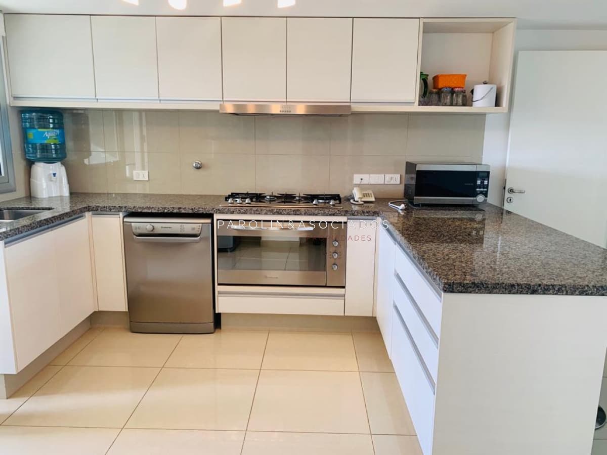 Apartamento en venta de 3 dormitorios en Brava Biarritz, Punta del Este.