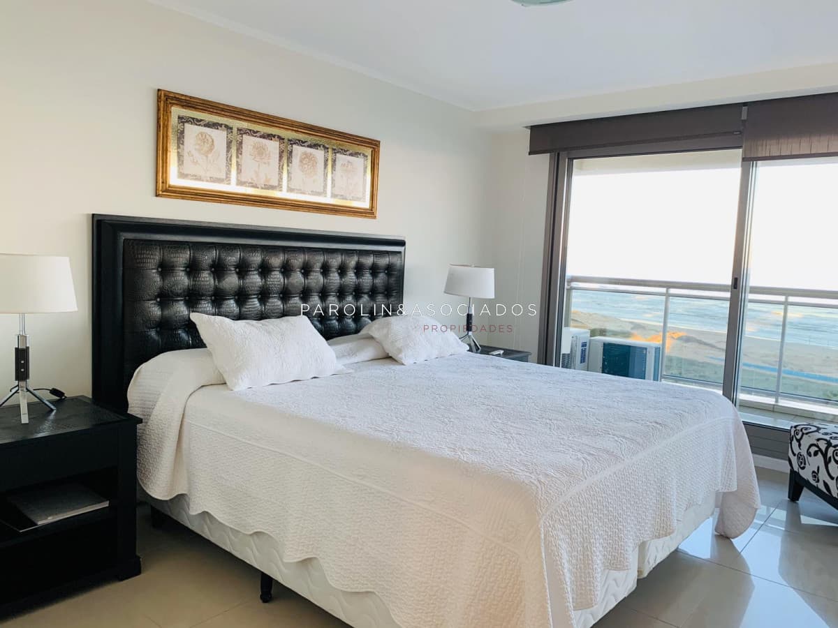 Apartamento de 4 dormitorios en venta en torre Imperiale, Punta del Este.
