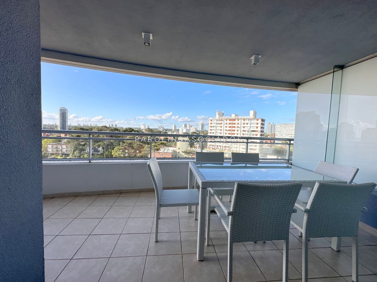Apartamento de 3 dormitorios en venta en Edificio Forest Tower 2, Punta del Este.