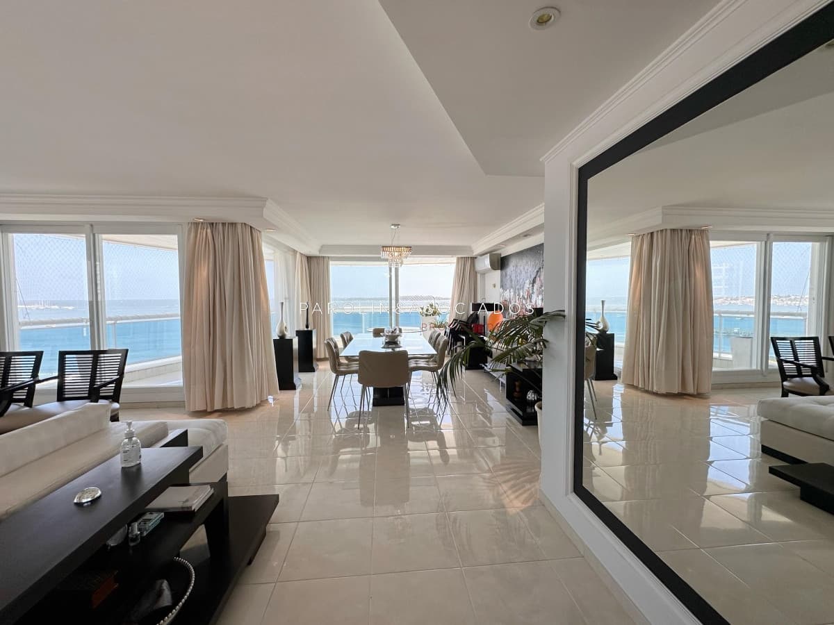 Apartamento de 3 dormitorios en suite en edificio Millenium, Punta del Este.