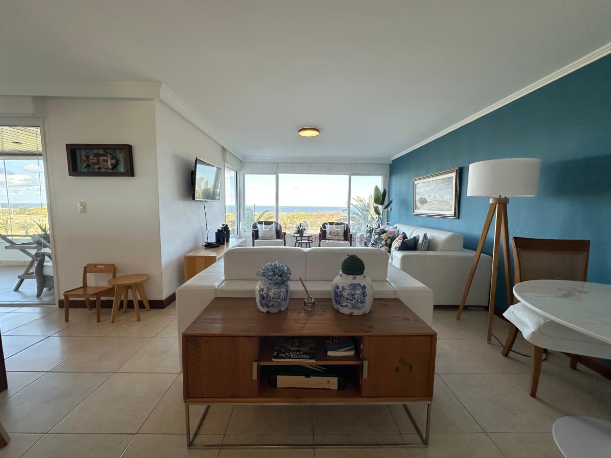 OPORTUNIDAD  de 4 Suites en Playa Brava, Punta del Este.