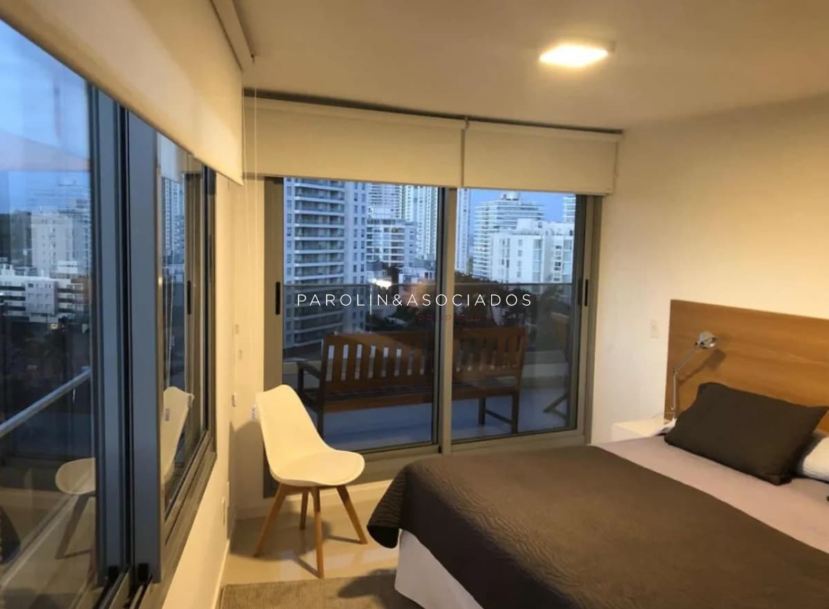 Apartamento en venta 2 dormitorios en Torre Esmeralda, Punta del Este.