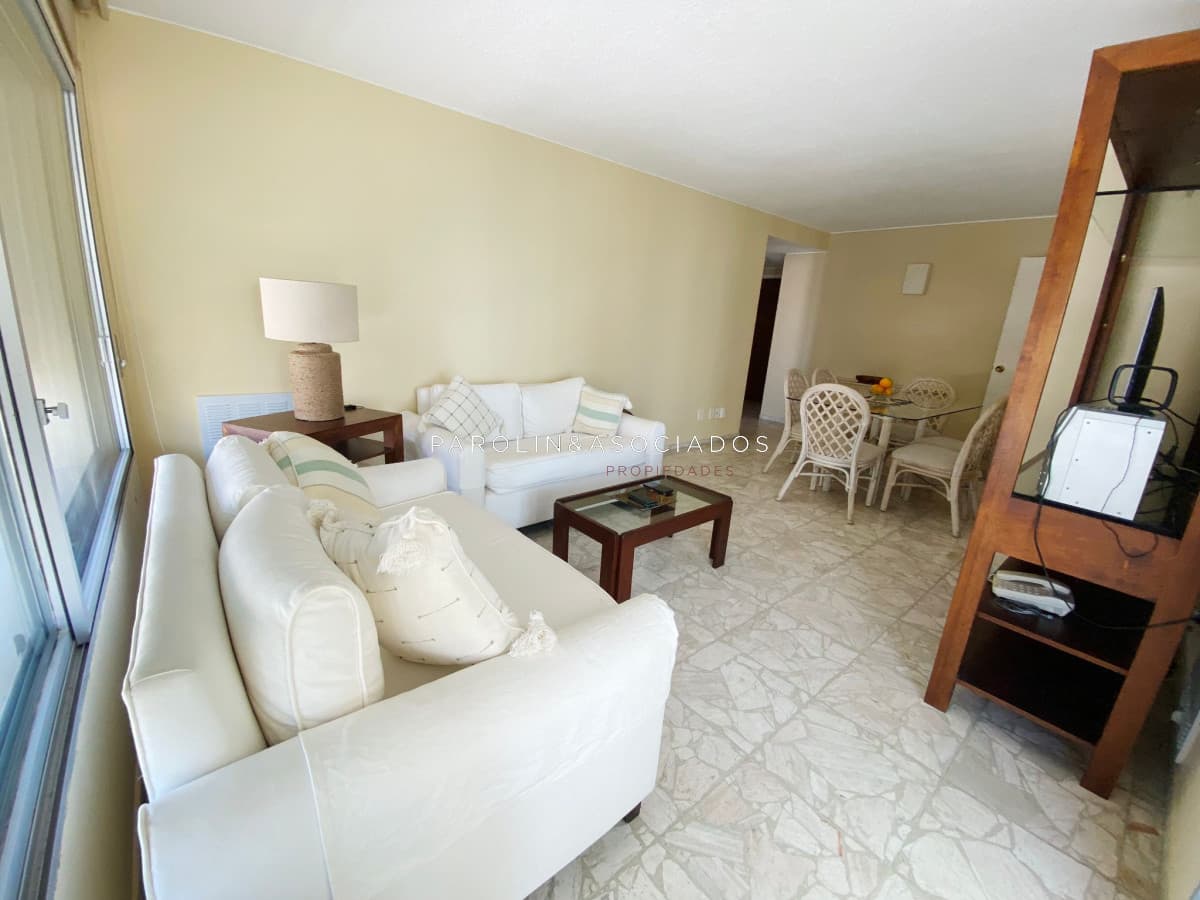 Apartamento en venta de 2 dormitorios en Península de Punta del Este.