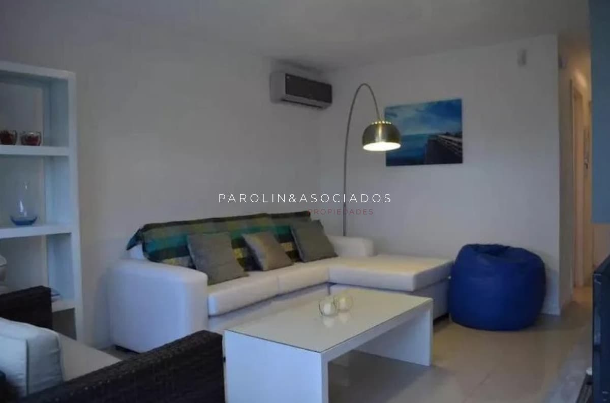 Apartamento en venta de 2 dormitorios en Punta del Este.