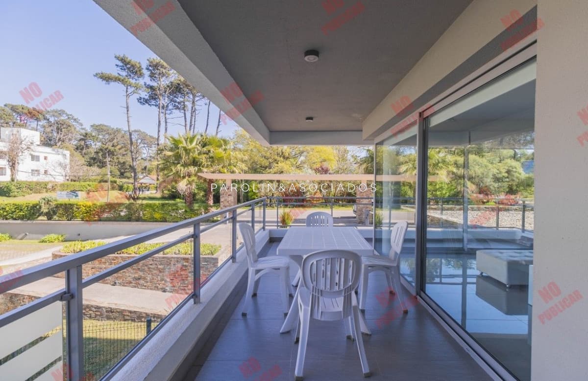 Apartamento en venta de 2 dormitorios en Rincón del Indio, Punta del Este.