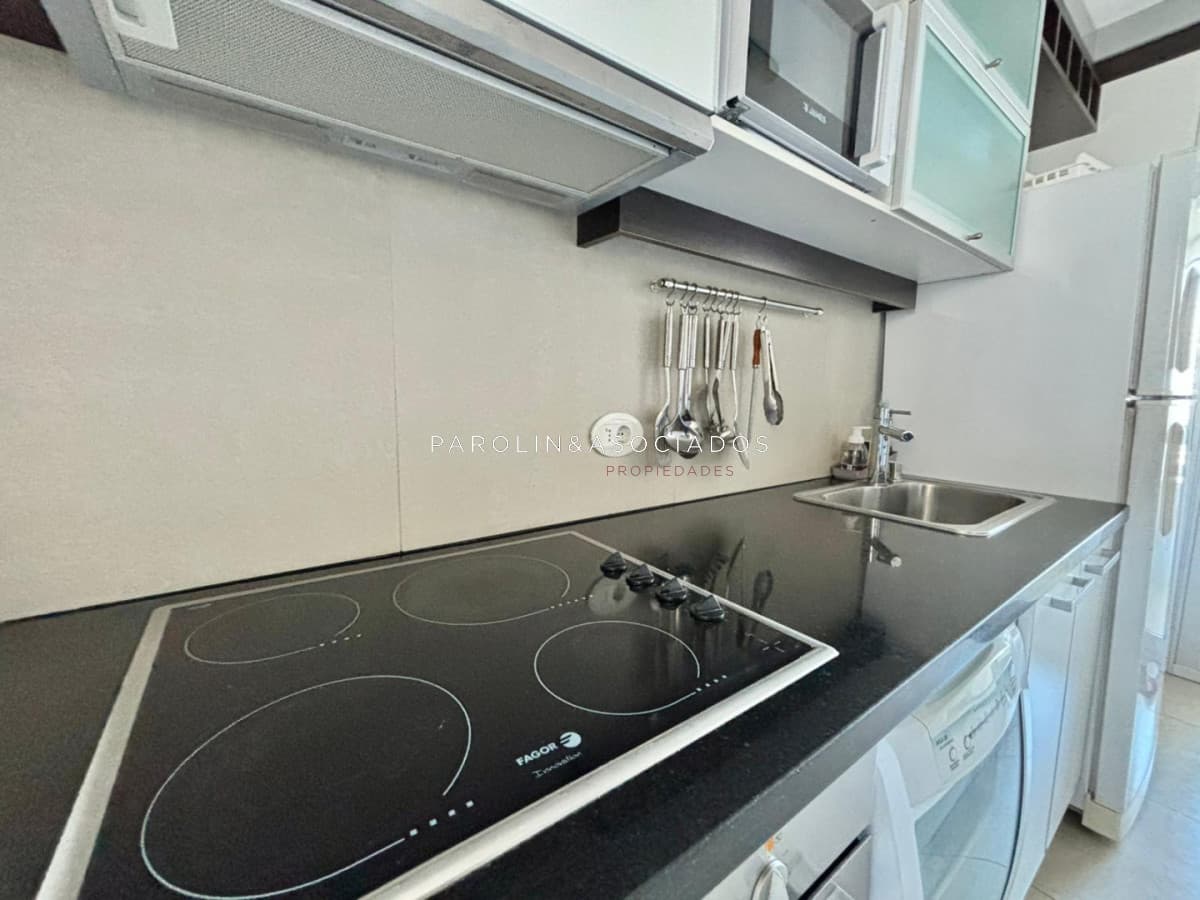 Apartamento de 2 dormitorios en edificio Gala Tower, Playa Mansa Punta del Este