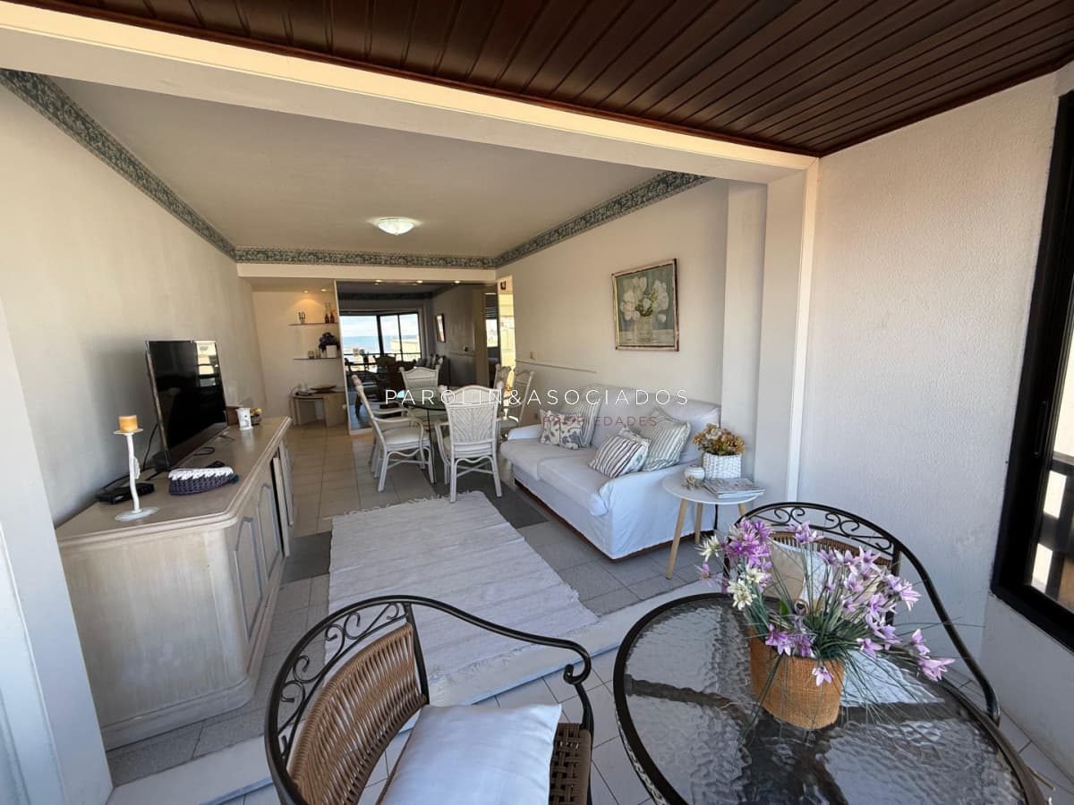 Departamento en Venta de 3 Dormitorios Peninsula, Punta del Este