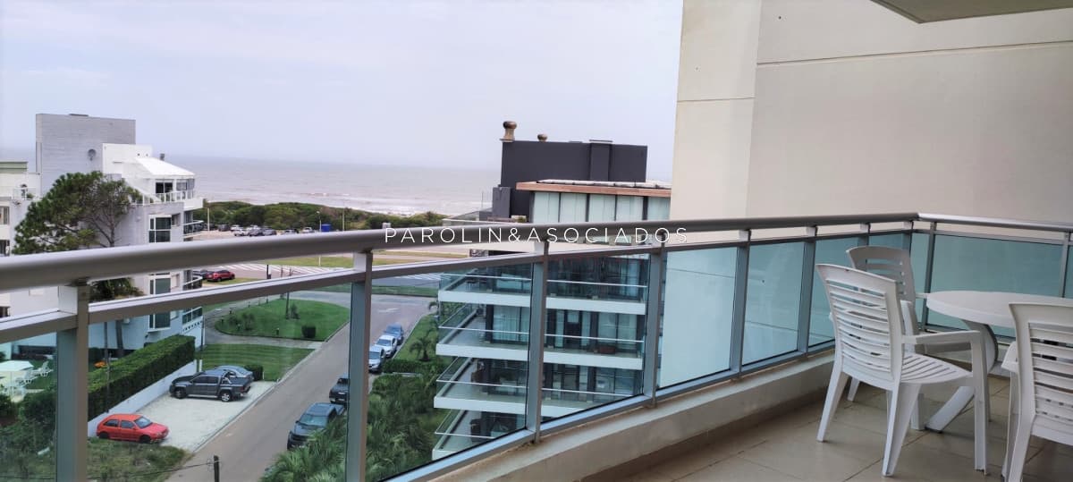 Apartamento en venta de 3 dormitorios en Sol y Luna, Punta del Este.
