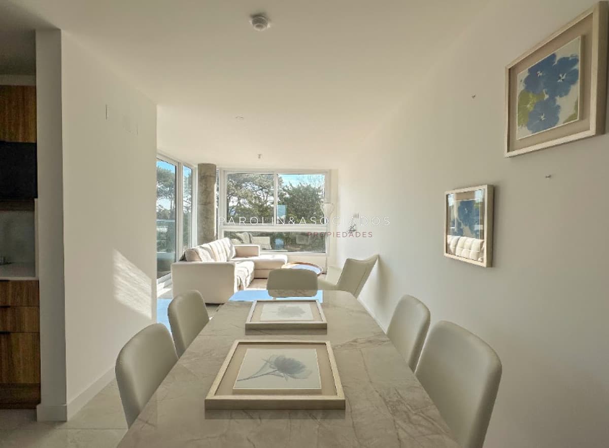 Departamento en Venta de 3 Dormitorios en edificio View ll, Punta del Este