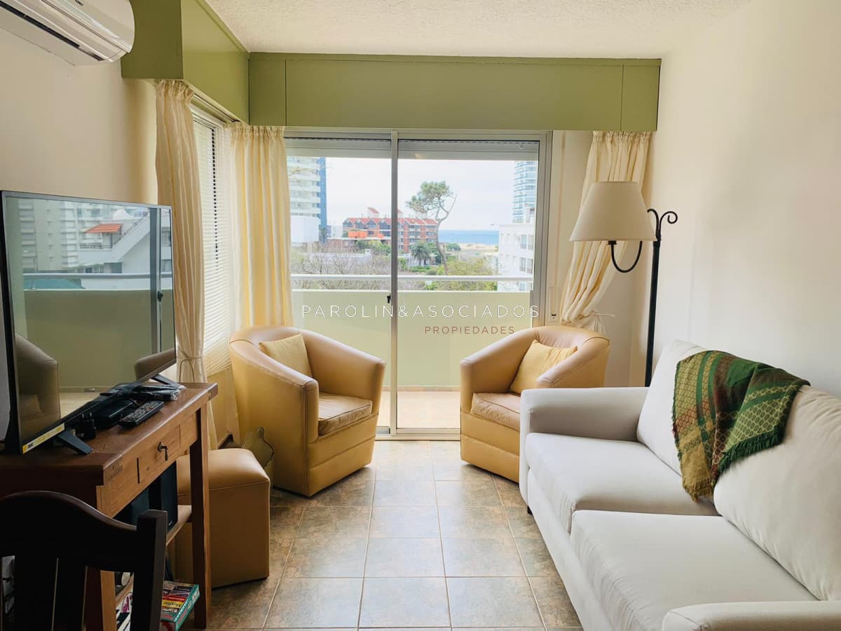 Venta de apartamento en inmejorable zona en Punta del Este.