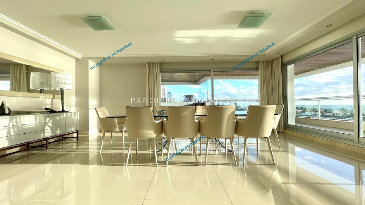 Penthouse de 4 dormitorios en Península, Punta del Este.