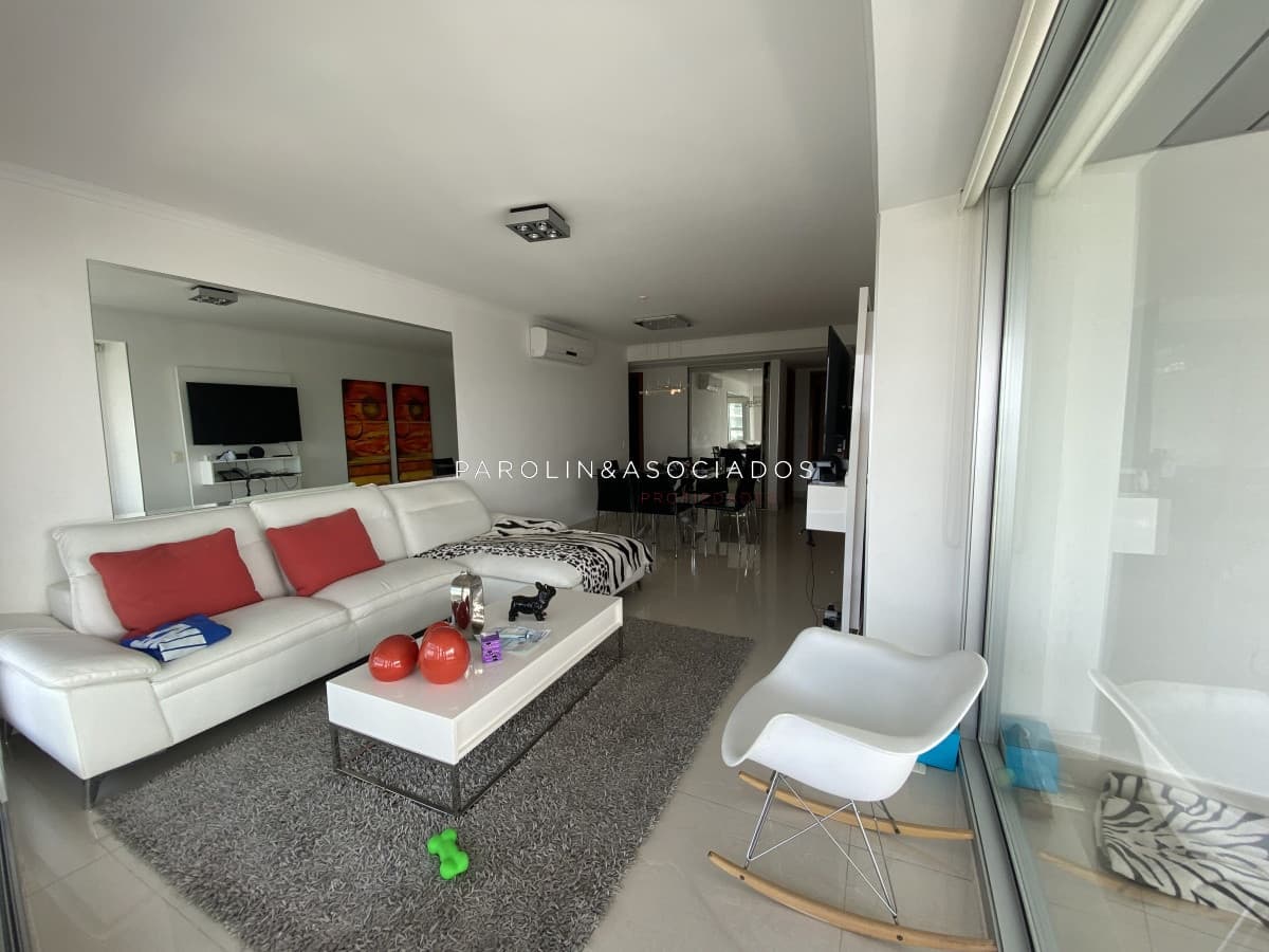 Apartamento en venta de 2 dormitorios en Miami Boulevard, Punta del Este.
