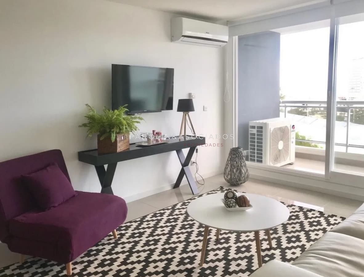 Apartamento de 2 dormitorios en Torre One, Punta del Este.