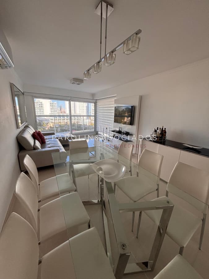 Apartamento de 2 dormitorios en Miami Boulevard, Punta del Este.
