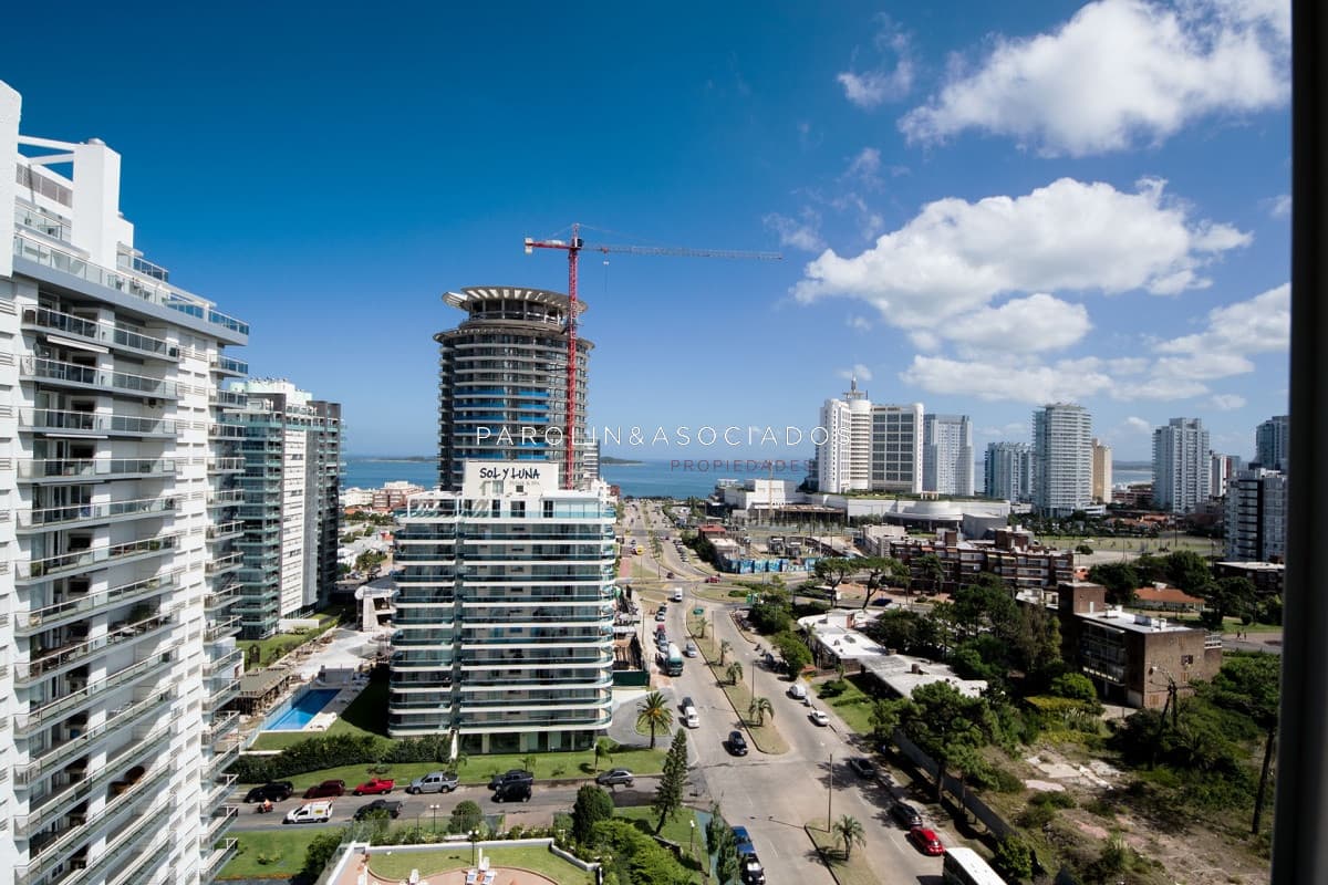 Apartamento en venta de 3 dormitorios en Península de Punta del Este.