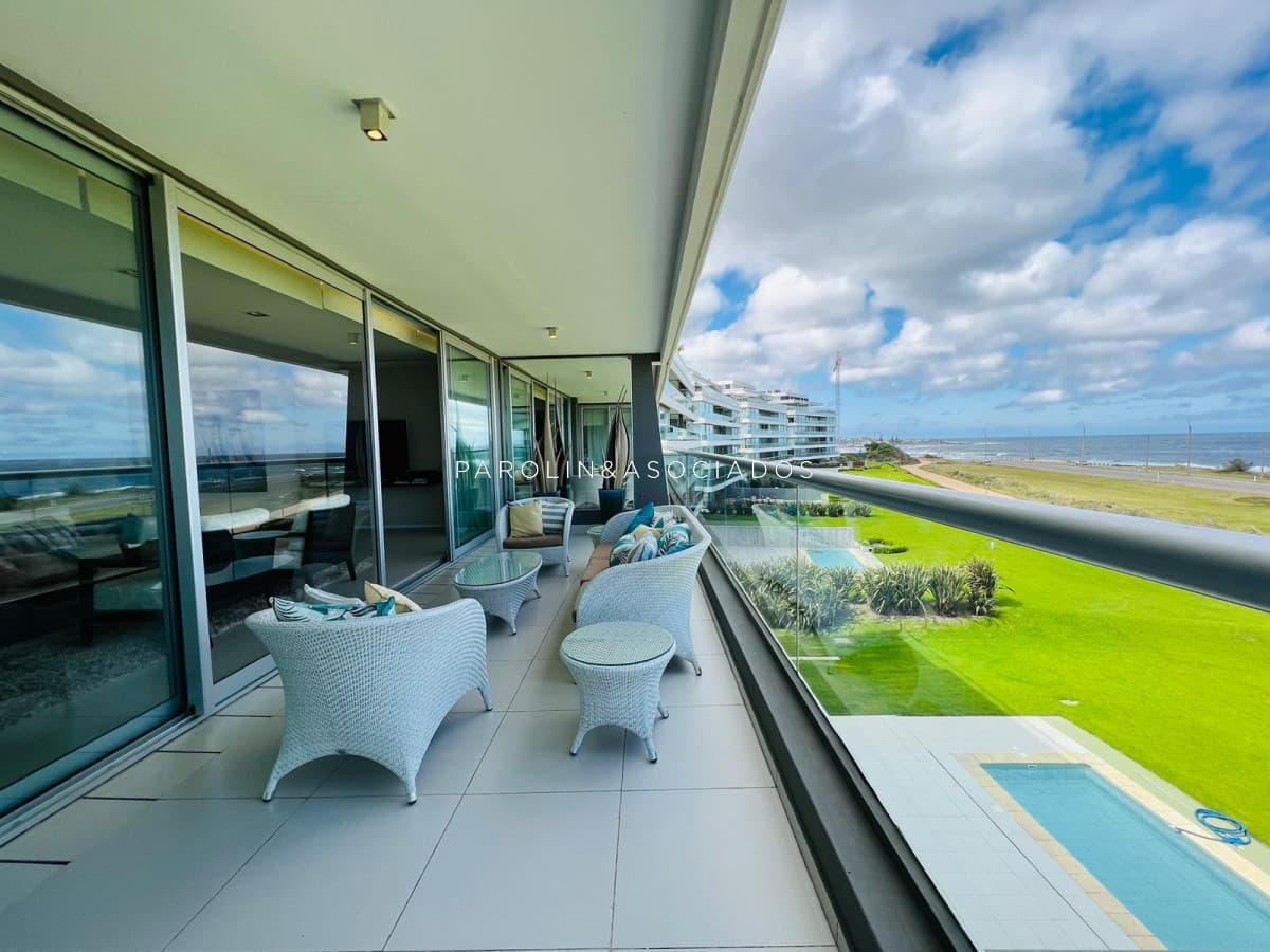 Apartamento en venta de 4 suites en Tiburón Terrazas Océano, Punta del Este.