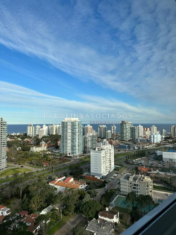 Apartamento en venta en edificio Miami Boulevard, playa Mansa Punta del Este.