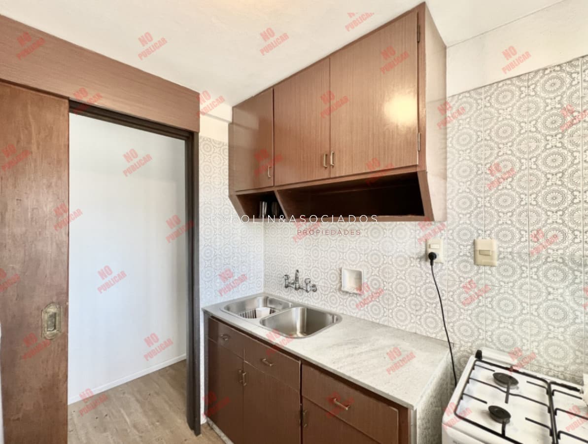 Departamento en Venta de 3 Dormitorios + dependencia en Playa Mansa, Punta del Este
