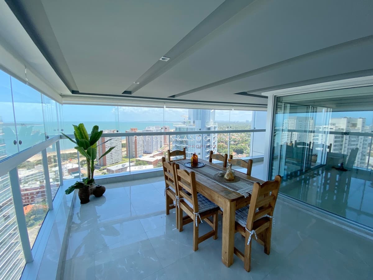 Pent House  en venta de 3 dormitorios en Miami Boulevard, Punta del Este.