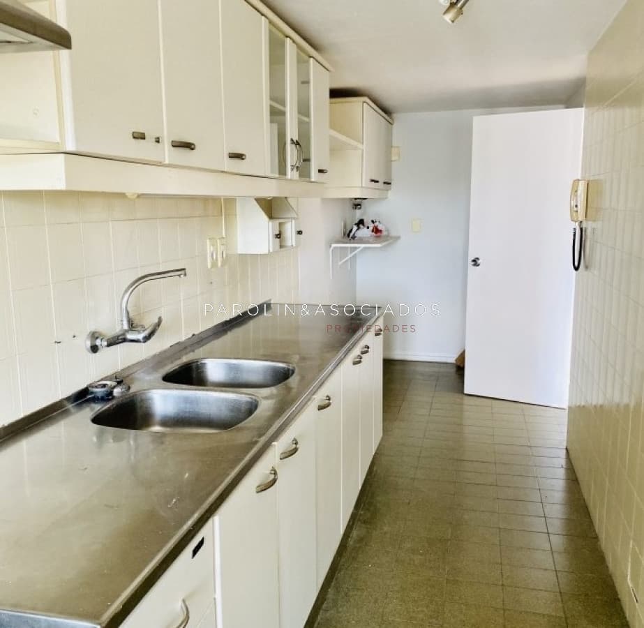 Apartamento de 3 dormitorios en venta en Roosevelt, Punta del Este.