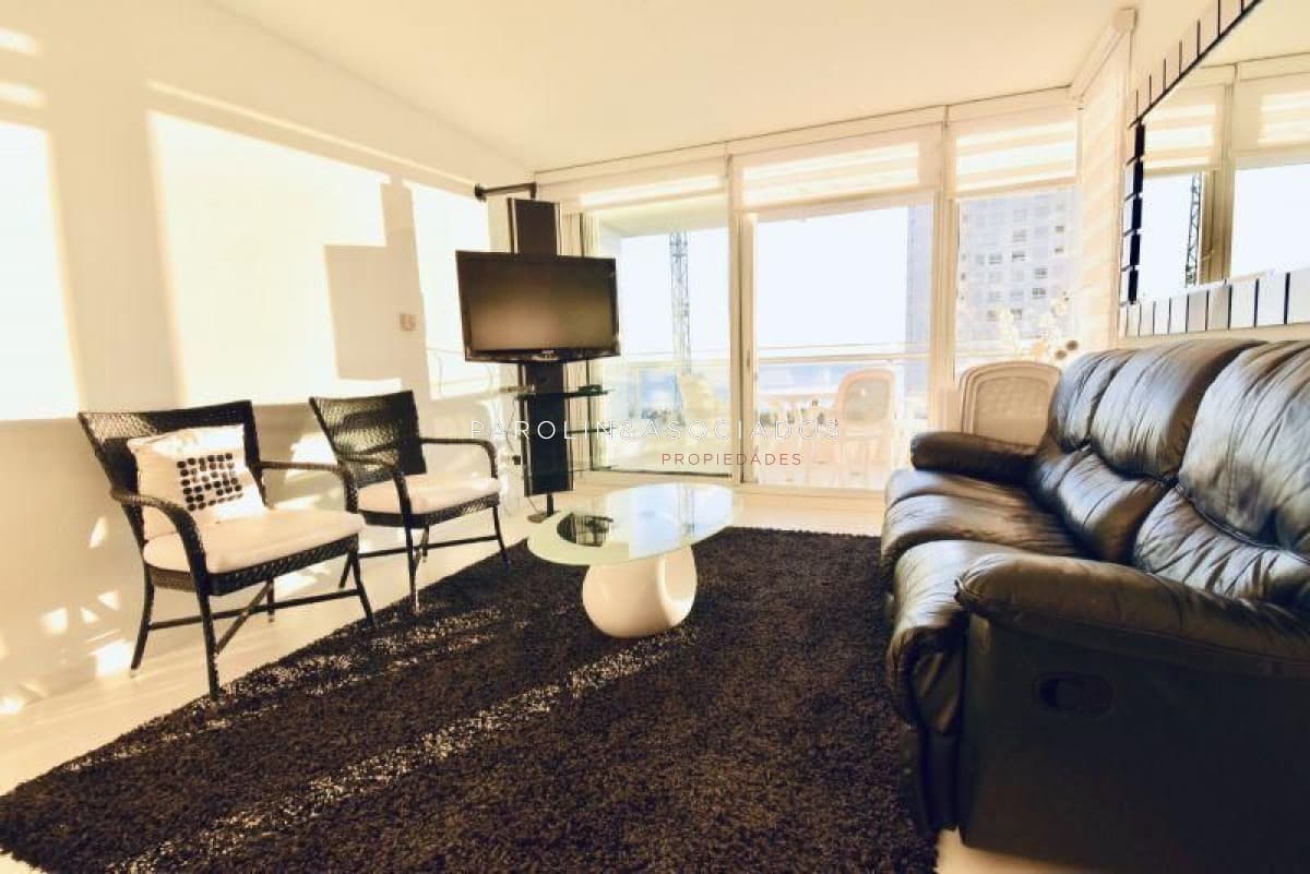 Apartamento 2 dormitorios en Season Tower, Punta del Este.