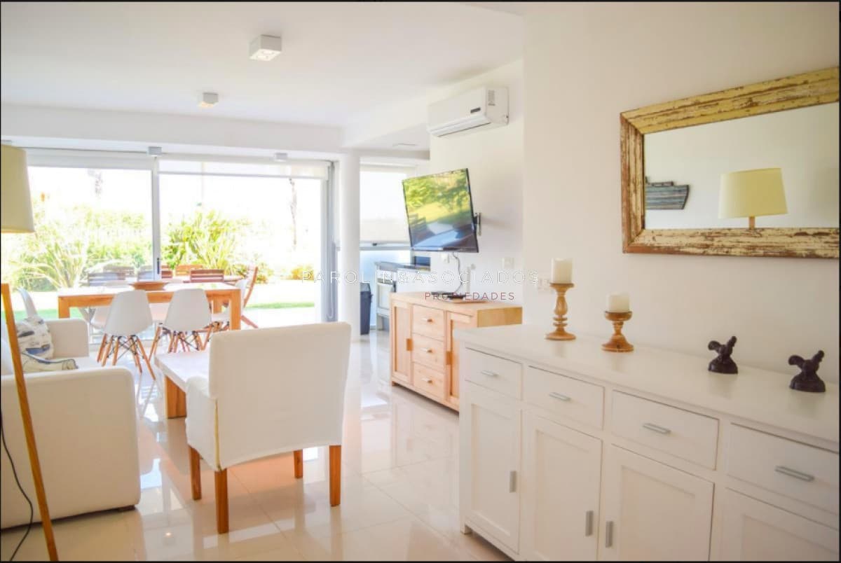 Apartamento en venta de 2 dormitorios en Bikini Beach, Punta del Este.
