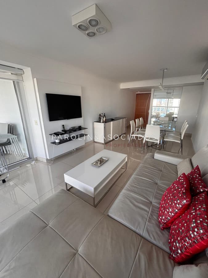 Apartamento de 2 dormitorios en Miami Boulevard, Punta del Este.