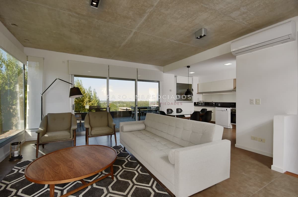Apartamento en venta de 2 dormitorios en Punta del Este.