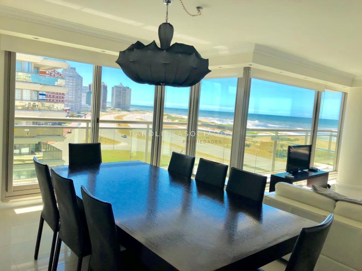 Apartamento en venta de 3 dormitorios en Torre Imperiale, Punta del Este.