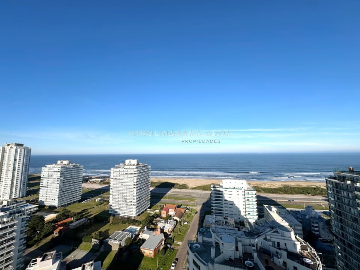 Departamento en Venta de 3 Dormitorios en edificio Wind Tower, Playa Brava Punta del Este