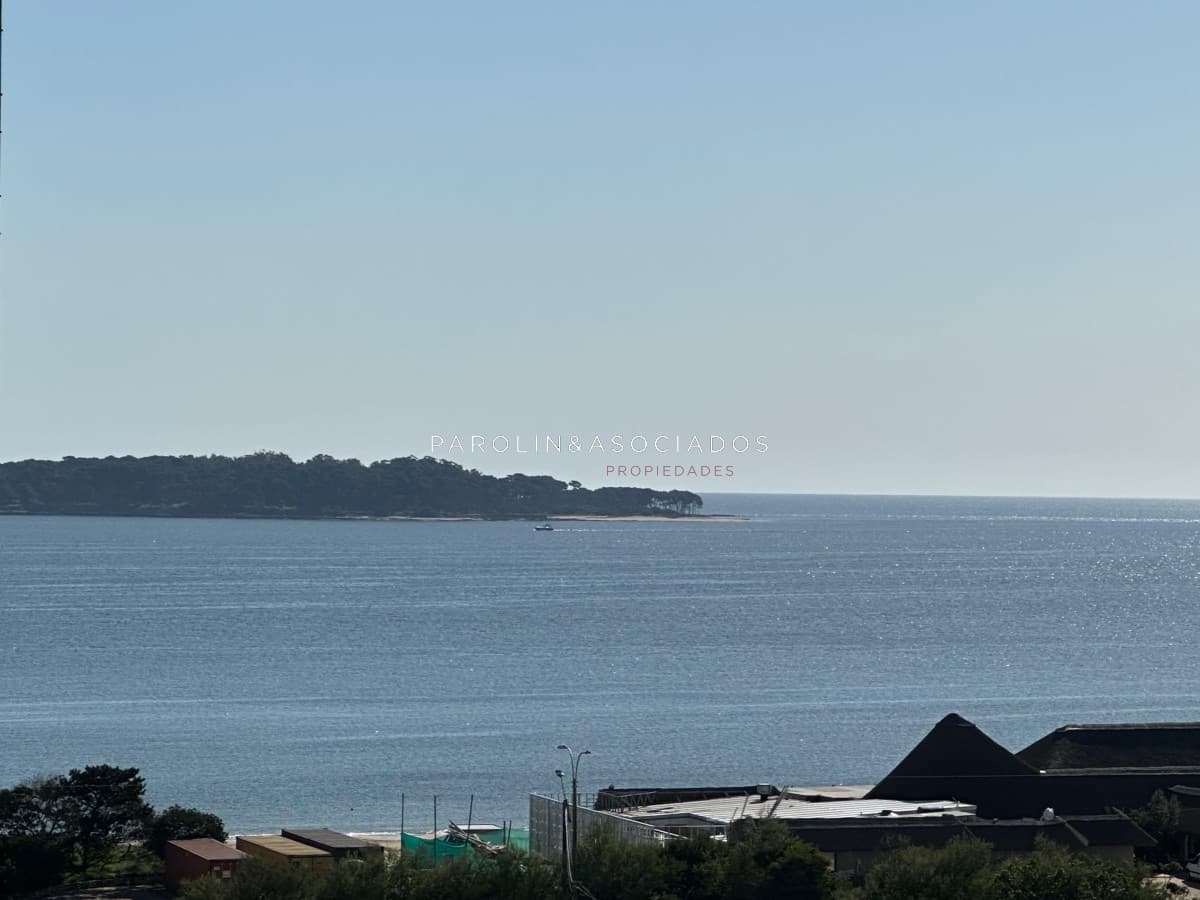 Apartamento en venta  de 3 dormitorios en suite en edificio Gala Tower, Punta del Este.
