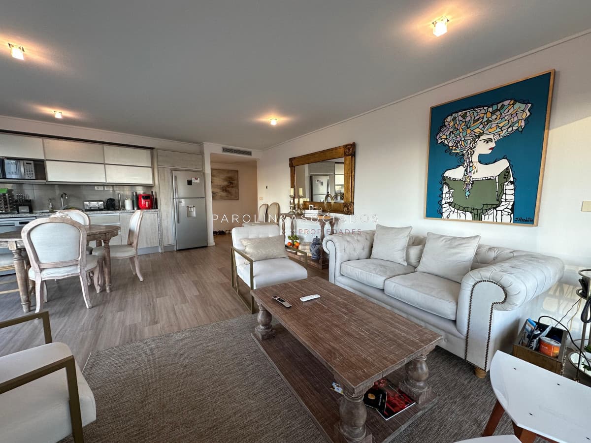 Apartamento en venta de 2 dormitorios en torre Alexander Boulevard, Punta del Este.