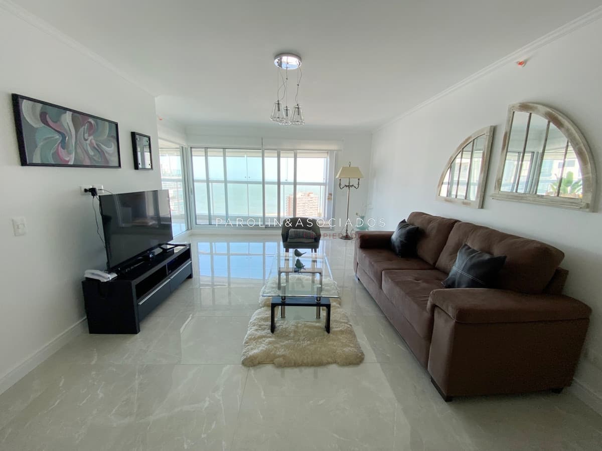 Pent House  en venta de 3 dormitorios en Miami Boulevard, Punta del Este.