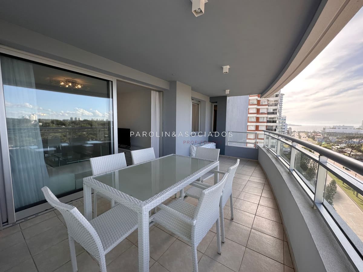 Apartamento de 3 dormitorios en venta en Edificio Forest Tower 2, Punta del Este.