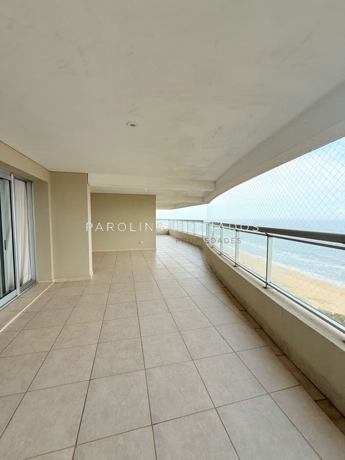 Apartamento en venta de 4 dormitorios en Torre Lobos, Punta del Este.