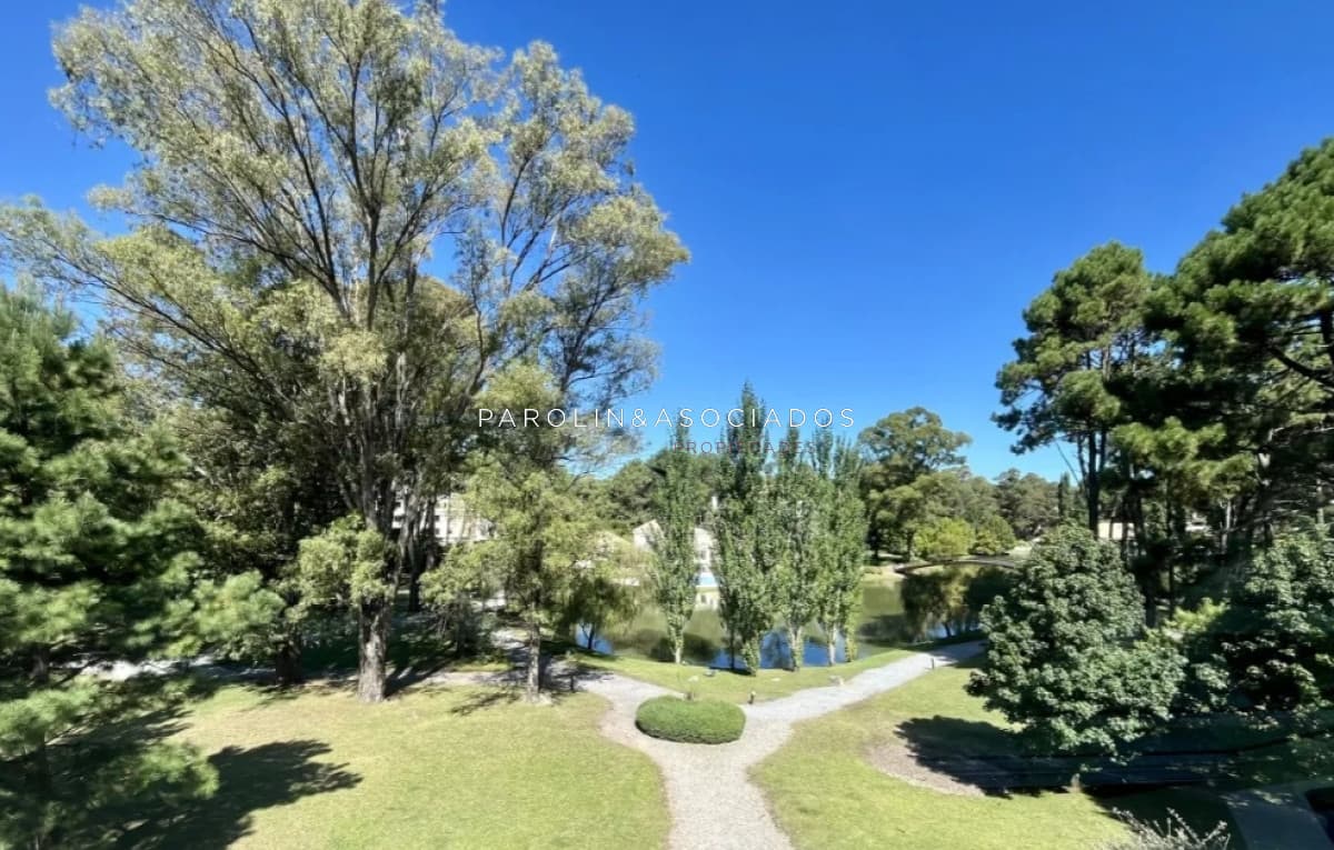 Apartamento en venta de 2 dormitorios en Solanas, Punta del Este.